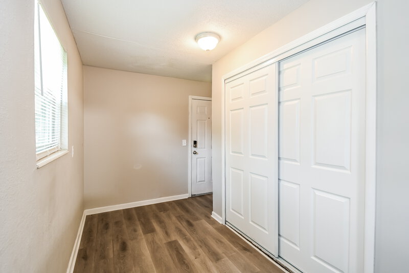 1,310/Mo, 6819 Goldilocks Ln Jacksonville, FL 32210 Hallway View