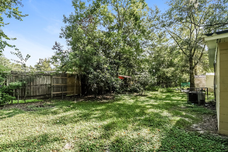 1,310/Mo, 6819 Goldilocks Ln Jacksonville, FL 32210 Rear View