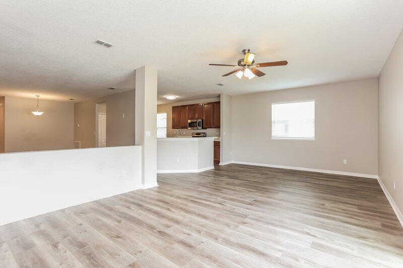 1,825/Mo, 5060 Magnolia Valley Dr Jacksonville, FL 32210 Living Room View 2