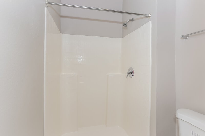 1,825/Mo, 5060 Magnolia Valley Dr Jacksonville, FL 32210 Bathroom View