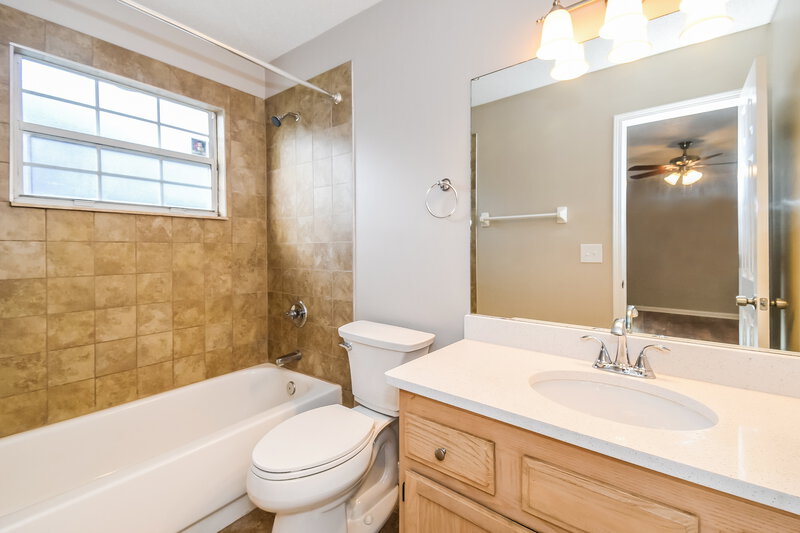 2,290/Mo, 11180 Barbizon Cir E Jacksonville, FL 32257 Main Bathroom View