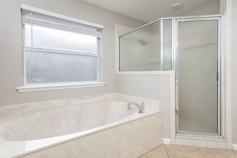 2,415/Mo, 3014 Piedmont Manor Dr Orange Park, FL 32065 Main Bathroom View 2