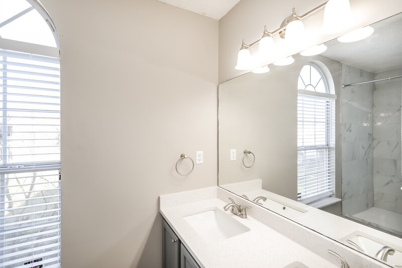 1,870/Mo, 309 Carriann Cove Trl W Jacksonville, FL 32225 Main Bathroom View