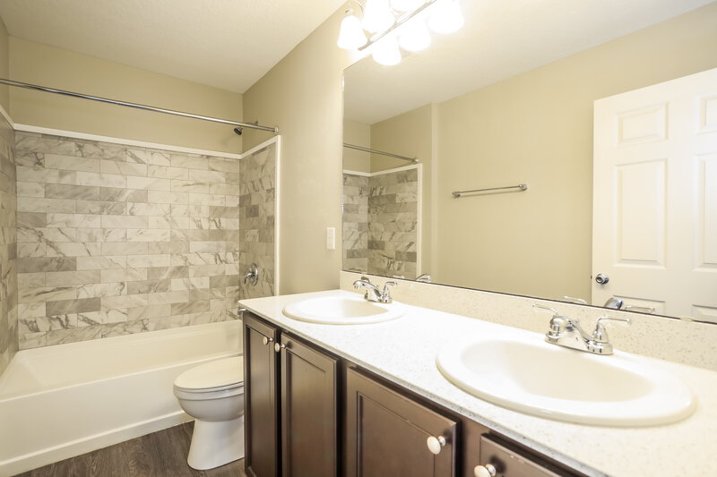 1,825/Mo, 7213 Preston Pines Trl Jacksonville, FL 32244 Main Bathroom View