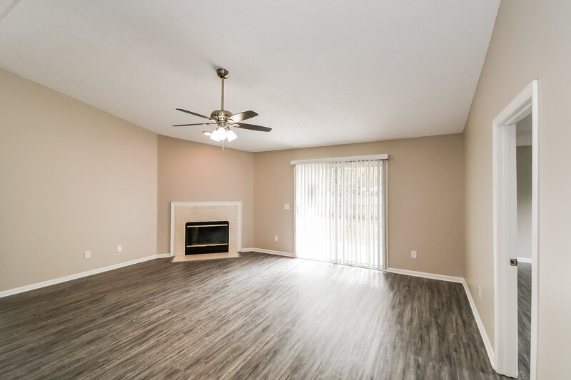 2,215/Mo, 7554 Fawn Lake Dr S Jacksonville, FL 32256 Living Room View