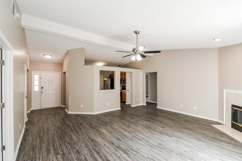 2,215/Mo, 7554 Fawn Lake Dr S Jacksonville, FL 32256 Living Room View 3