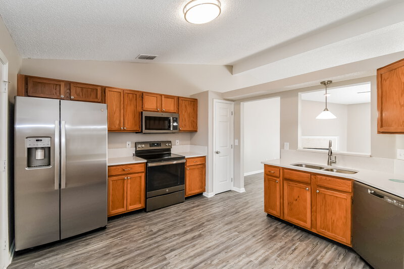 2,215/Mo, 7554 Fawn Lake Dr S Jacksonville, FL 32256 Kitchen View 2