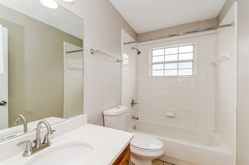 2,215/Mo, 7554 Fawn Lake Dr S Jacksonville, FL 32256 Bathroom View 2