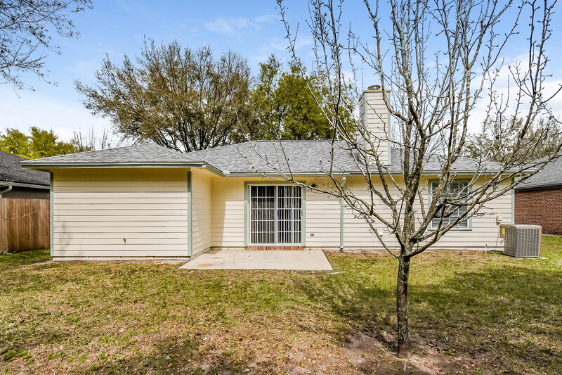 2,215/Mo, 7554 Fawn Lake Dr S Jacksonville, FL 32256 Rear View