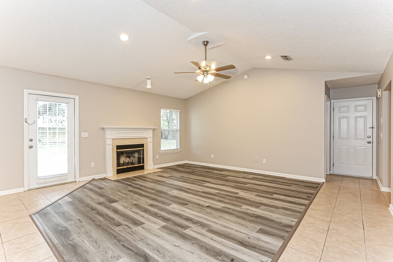 2,190/Mo, 1027 Preakness Ct Jacksonville, FL 32218 Living Room View