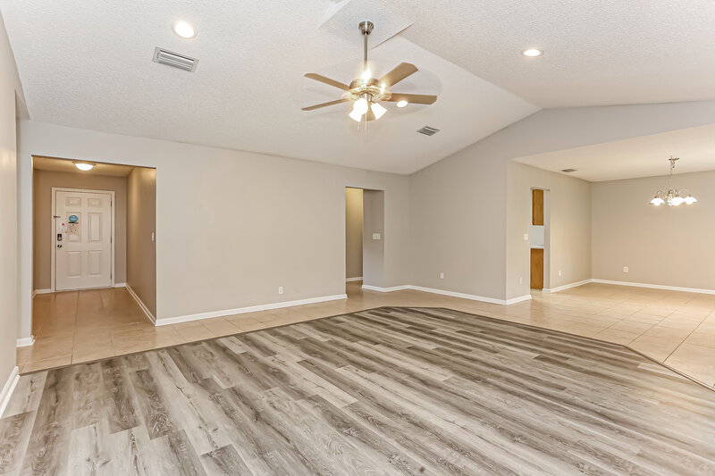 2,190/Mo, 1027 Preakness Ct Jacksonville, FL 32218 Living Room View 2