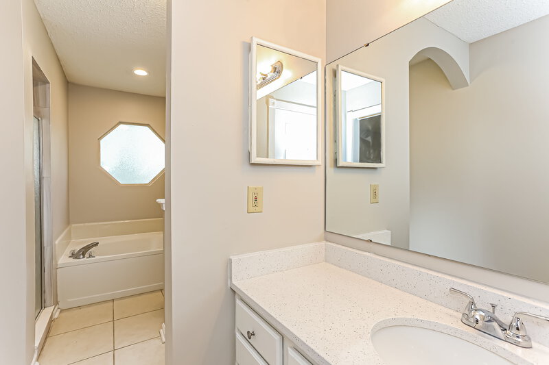 2,190/Mo, 1027 Preakness Ct Jacksonville, FL 32218 Main Bathroom View