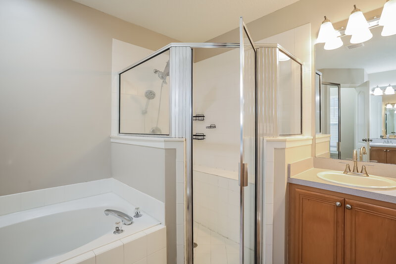 2,370/Mo, 808 Bucks Harbor Dr W Jacksonville, FL 32225 Main Bathroom View
