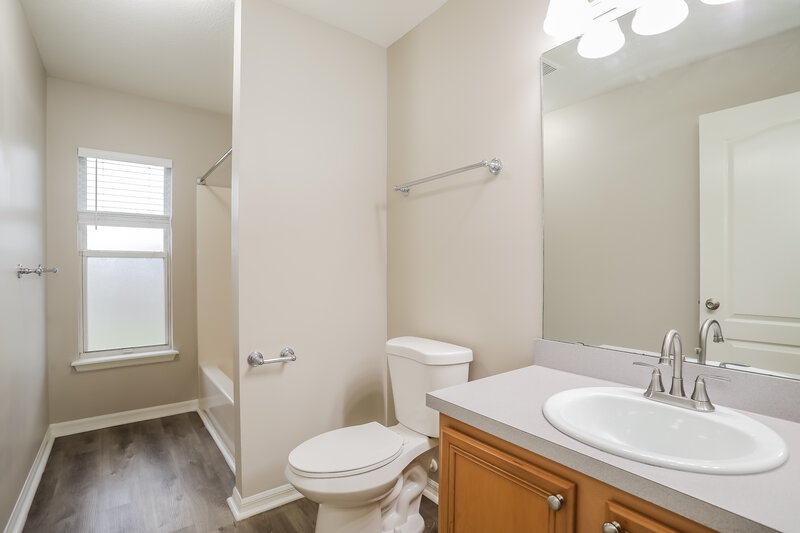 2,370/Mo, 808 Bucks Harbor Dr W Jacksonville, FL 32225 Bathroom View