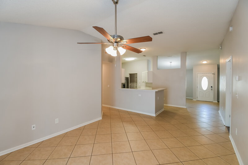2,260/Mo, 5462 Catspaw Ln Jacksonville, FL 32277 Living Room View 2