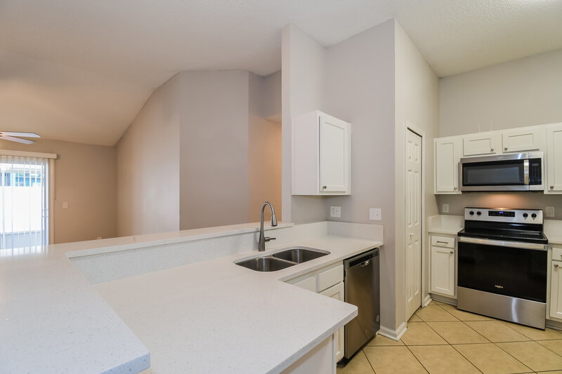 2,260/Mo, 5462 Catspaw Ln Jacksonville, FL 32277 Kitchen View