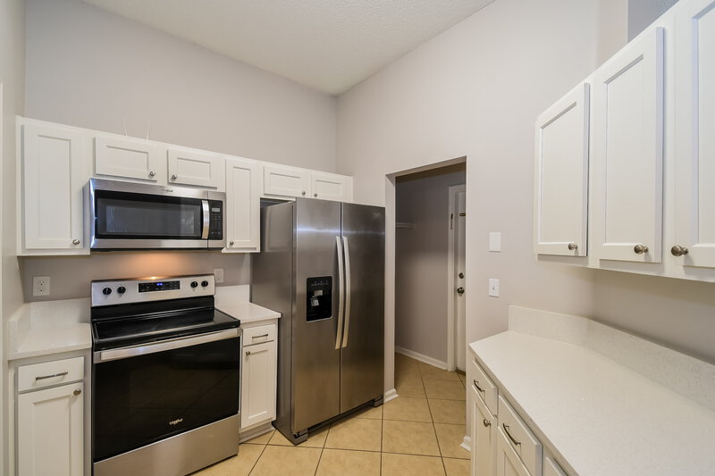 2,260/Mo, 5462 Catspaw Ln Jacksonville, FL 32277 Kitchen View 2
