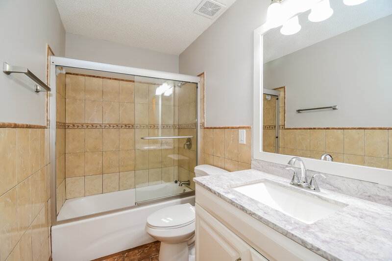 2,260/Mo, 5462 Catspaw Ln Jacksonville, FL 32277 Bathroom View