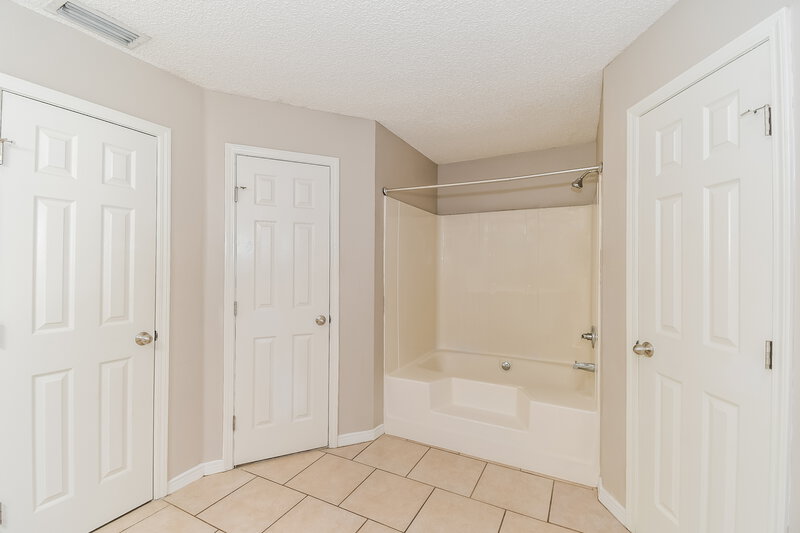 2,320/Mo, 5307 Marsala Ln Jacksonville, FL 32244 Main Bathroom View