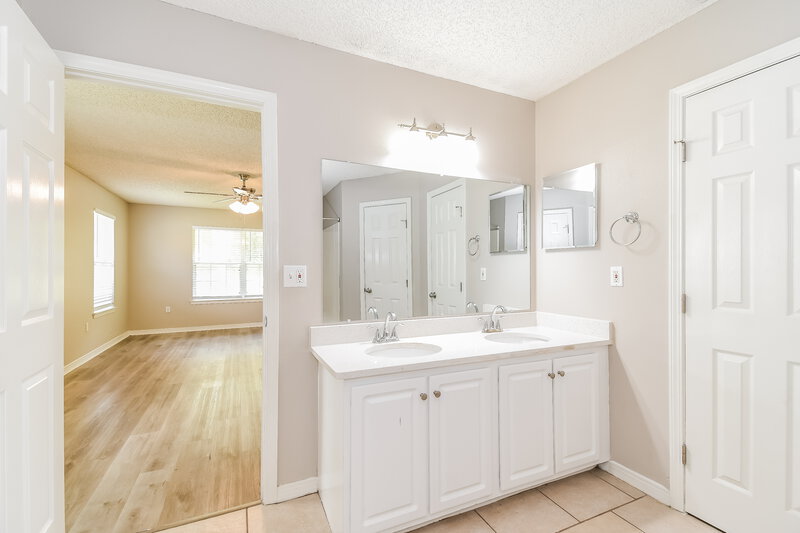 2,320/Mo, 5307 Marsala Ln Jacksonville, FL 32244 Main Bathroom View 2