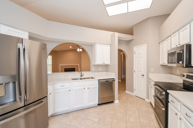 1,625/Mo, 7703 Enderby Ave E Jacksonville, FL 32244 Kitchen View 2