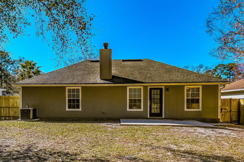 1,625/Mo, 7703 Enderby Ave E Jacksonville, FL 32244 Rear View