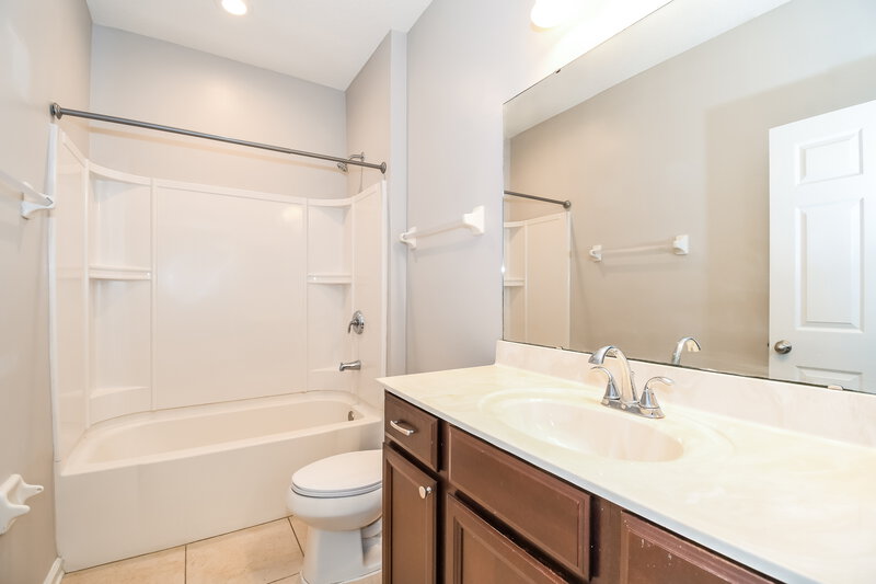 2,035/Mo, 10932 Campus Heights Ln Jacksonville, FL 32218 Bathroom View