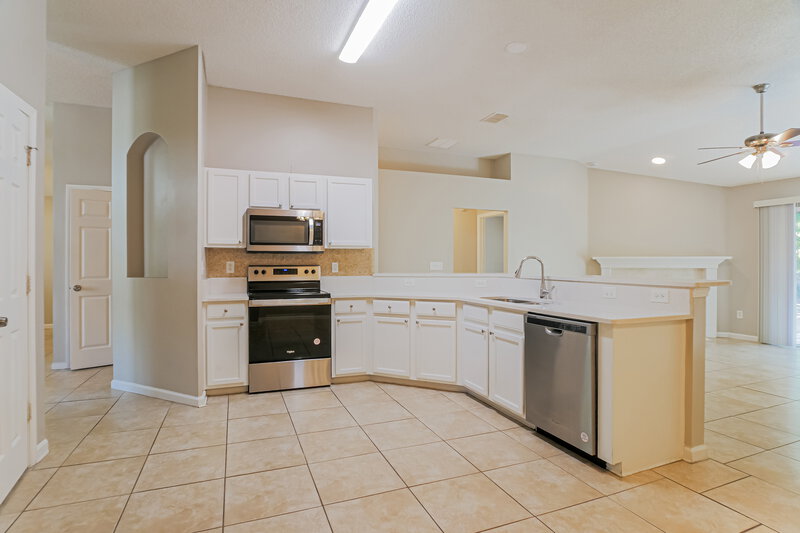 2,545/Mo, 391 Meadowlark Ln St Augustine, FL 32092 Kitchen View