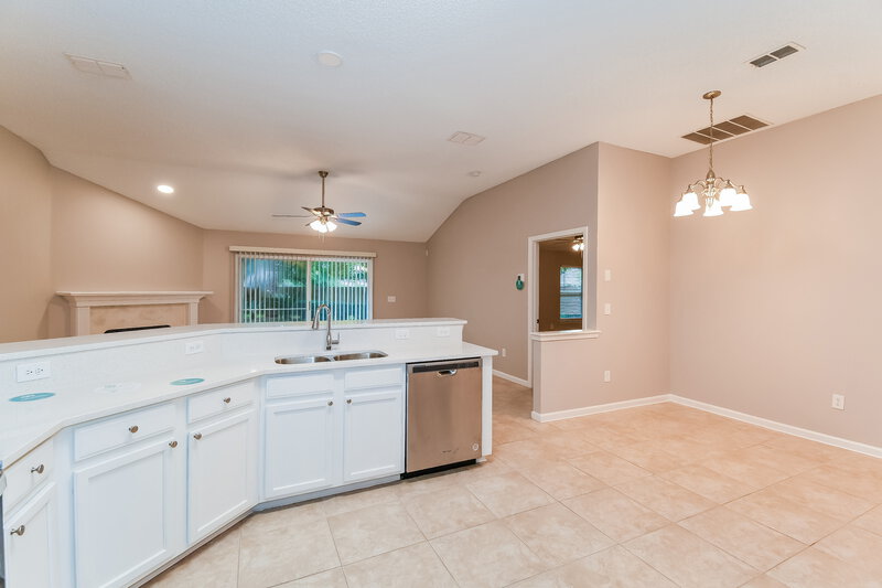 3,540/Mo, 391 Meadowlark Ln St Augustine, FL 32092 Kitchen View 2