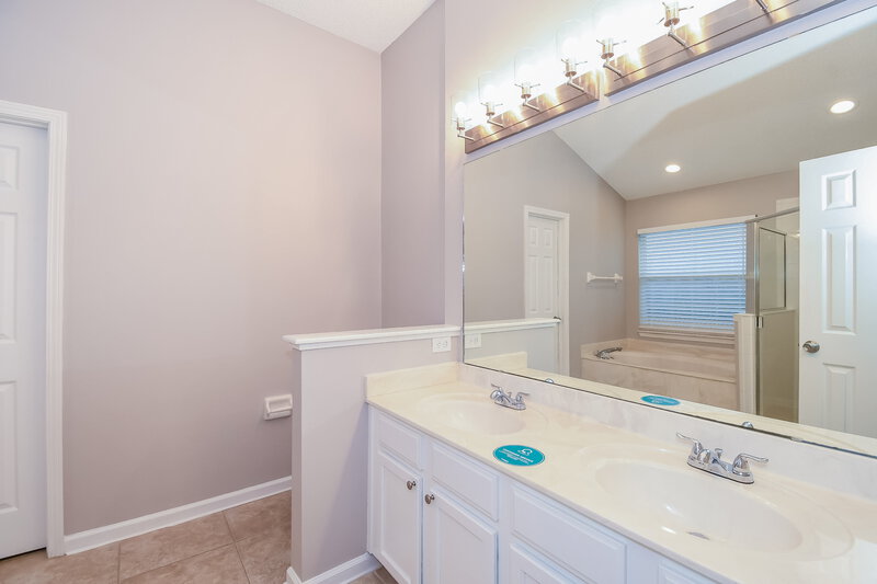 3,540/Mo, 391 Meadowlark Ln St Augustine, FL 32092 Main Bathroom View