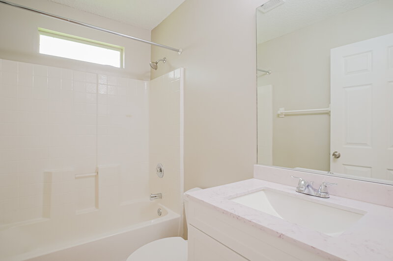 2,545/Mo, 391 Meadowlark Ln St Augustine, FL 32092 Bathroom View
