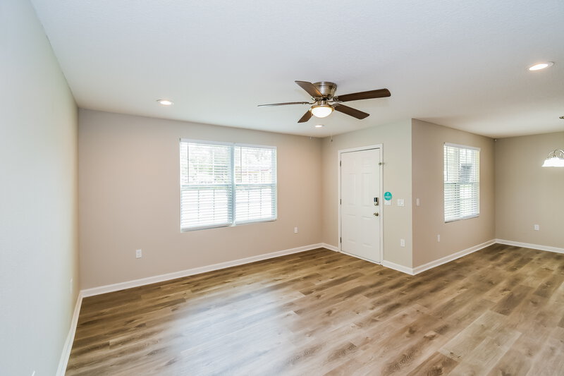 1,575/Mo, 5511 Redpoll Ave Jacksonville, FL 32219 Living Room View 2