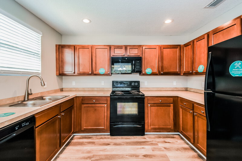 1,575/Mo, 5511 Redpoll Ave Jacksonville, FL 32219 Kitchen View