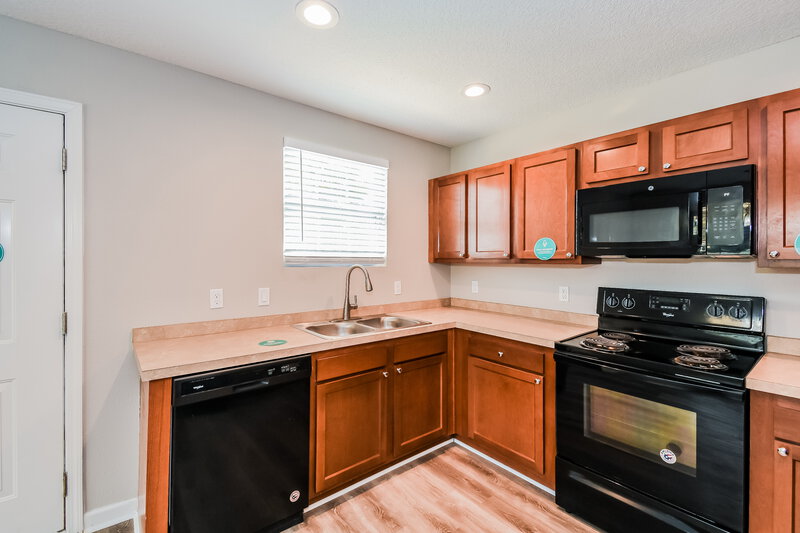 1,575/Mo, 5511 Redpoll Ave Jacksonville, FL 32219 Kitchen View 2