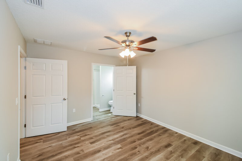 1,575/Mo, 5511 Redpoll Ave Jacksonville, FL 32219 Main Bedroom View 2