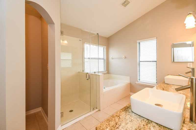 2,330/Mo, 1573 E Windy Willow Dr Saint Augustine, FL 32092 Main Bathroom View