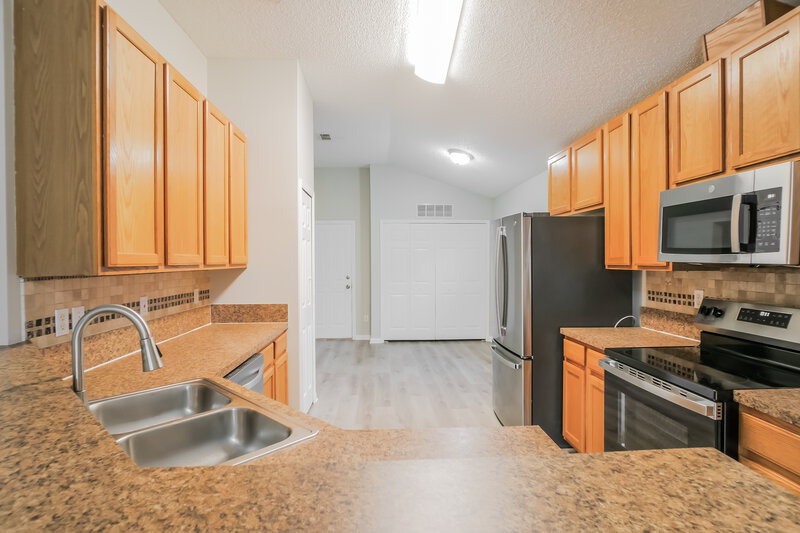 2,075/Mo, 1207 Ardmore St St Augustine, FL 32092 Kitchen View 2