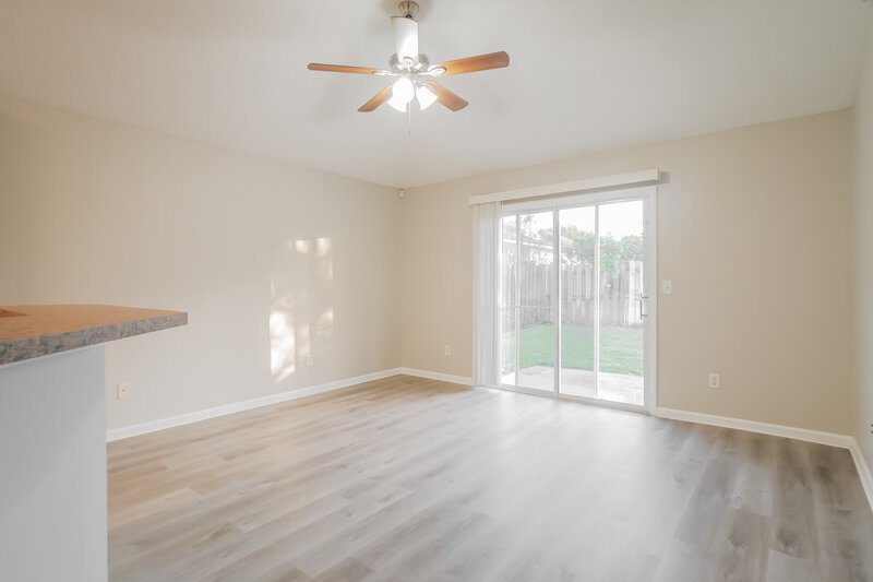 2,075/Mo, 1207 Ardmore St St Augustine, FL 32092 Family Room View 2