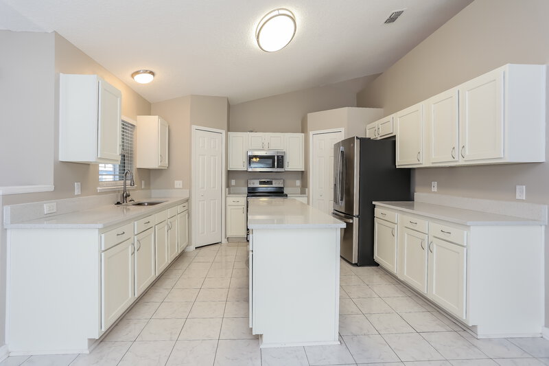 2,015/Mo, 8757 Merseyside Ave Jacksonville, FL 32219 Kitchen View