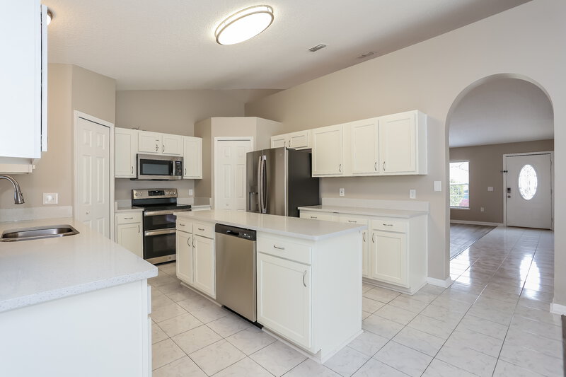 2,015/Mo, 8757 Merseyside Ave Jacksonville, FL 32219 Kitchen View 2