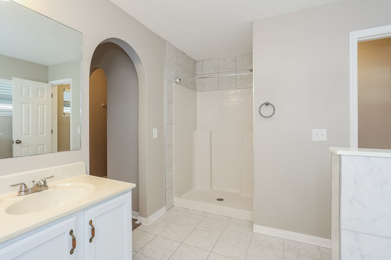 2,015/Mo, 8757 Merseyside Ave Jacksonville, FL 32219 Main Bathroom View 2