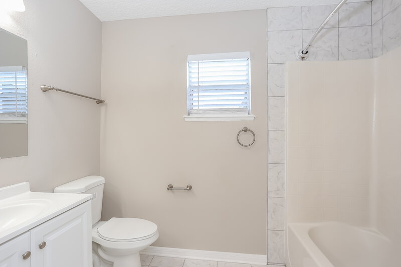 2,015/Mo, 8757 Merseyside Ave Jacksonville, FL 32219 Bathroom View