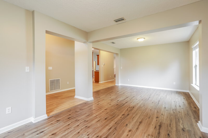 1,910/Mo, 3812 Juliet Leia Cir W Jacksonville, FL 32218 Living Room View 2