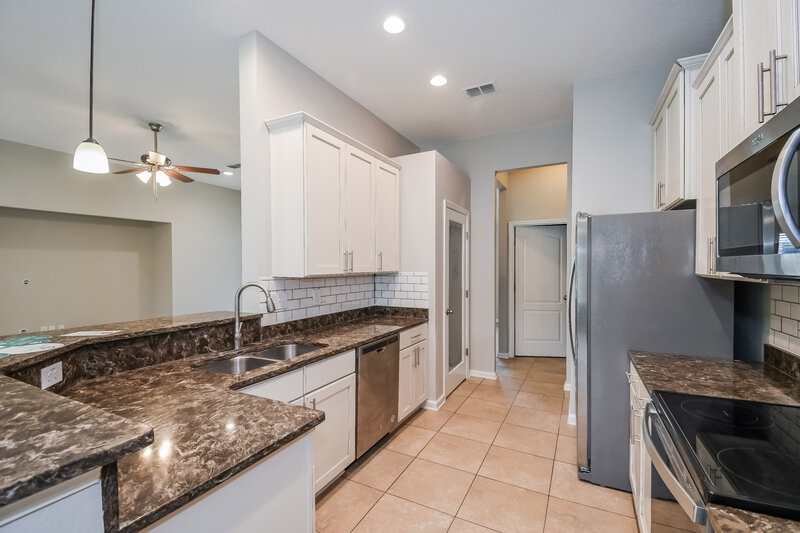 2,550/Mo, 75094 Fern Creek Dr Yulee, FL 32097 Kitchen View