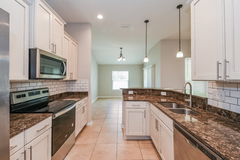 2,550/Mo, 75094 Fern Creek Dr Yulee, FL 32097 Kitchen View 2