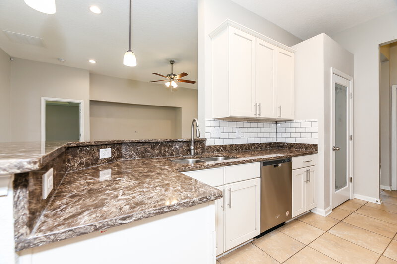 2,495/Mo, 75094 Fern Creek Dr Yulee, FL 32097 Kitchen View 2
