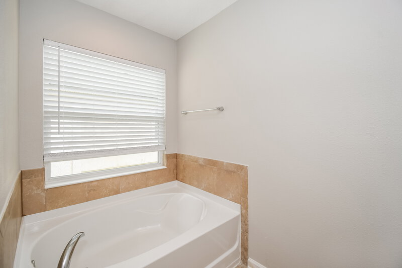 2,550/Mo, 75094 Fern Creek Dr Yulee, FL 32097 Main Bathroom View 2