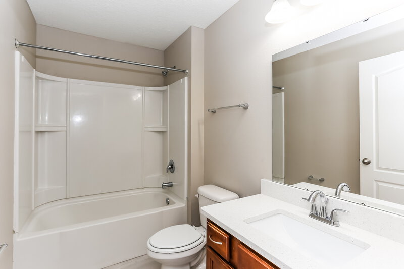 1,810/Mo, 8769 Oxfordshire Ave E Jacksonville, FL 32219 Bathroom View