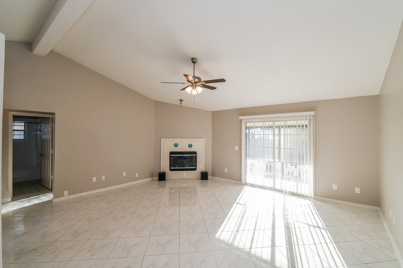 1,885/Mo, 11194 Wandering Oaks Dr Jacksonville, FL 32257 Living Room View 2