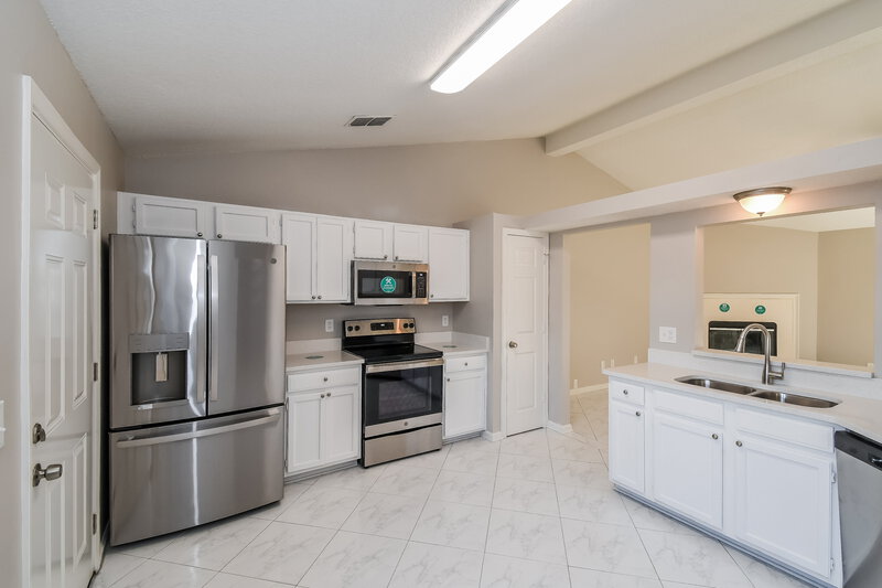 1,885/Mo, 11194 Wandering Oaks Dr Jacksonville, FL 32257 Kitchen View 2